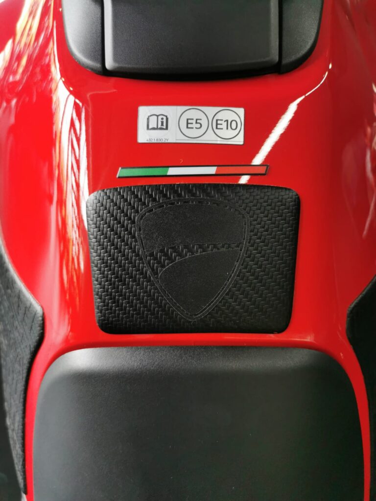 DUCATI MULTISTRADA V4 2021 TANK & KNEE PAD set RoadCarver