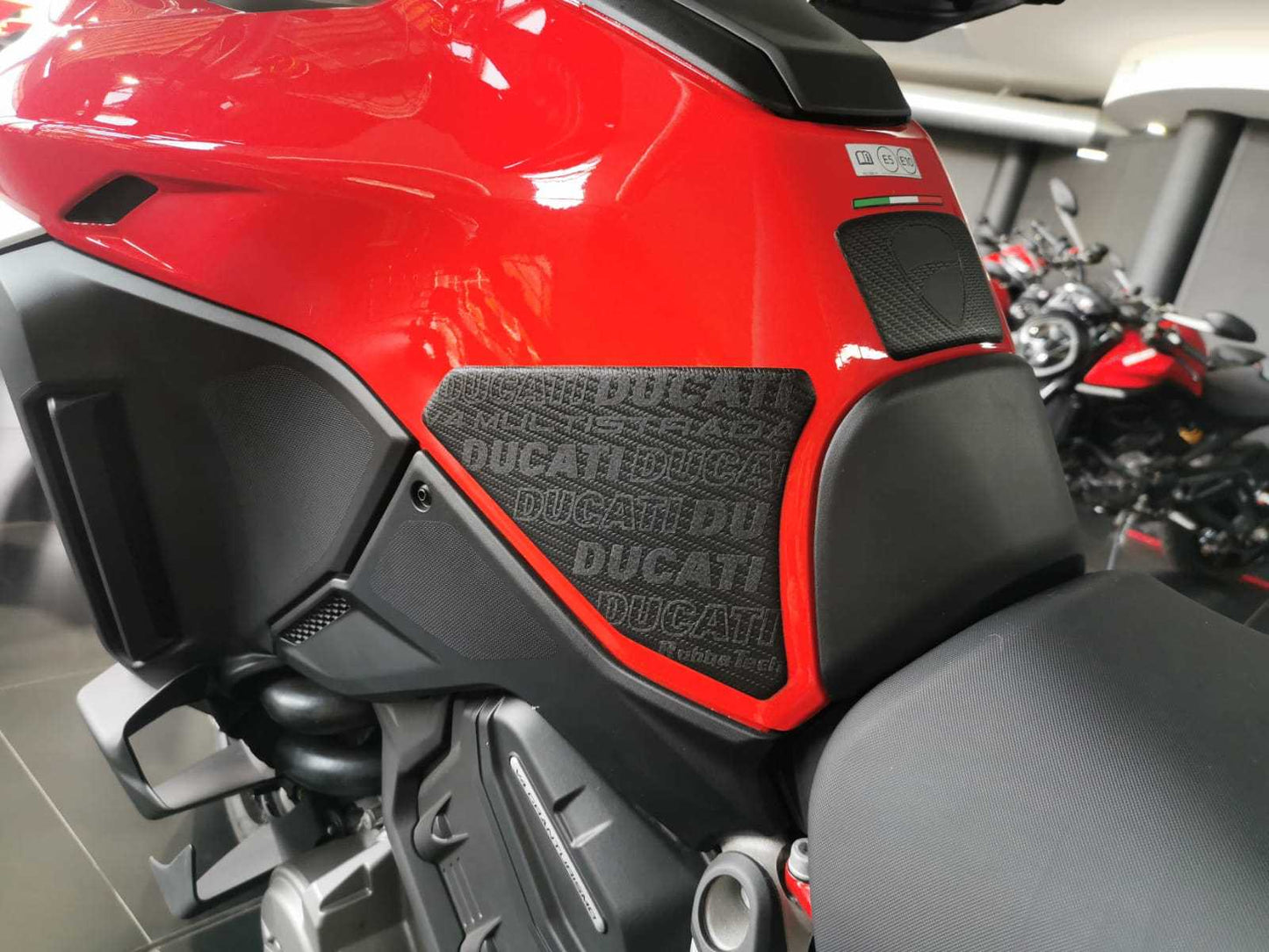 DUCATI MULTISTRADA V4 2021 TANK & KNEE PAD set RoadCarver 