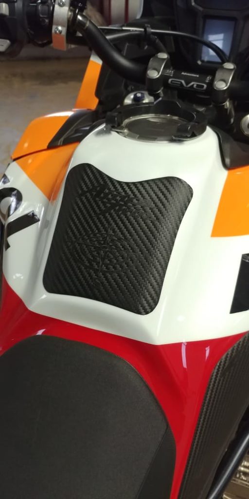 Honda Africa Twin & Africa Twin Adventure Sports CRF1000L, Africa Twin Adventure Sports CRF1100L Tank Pad RoadCarver