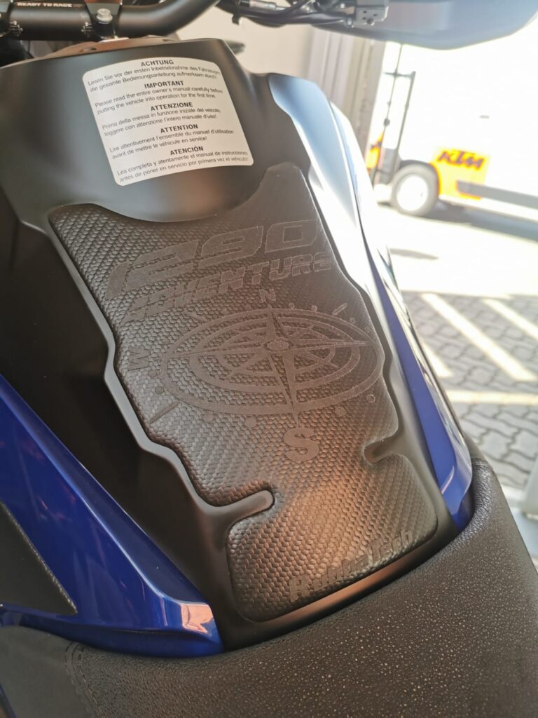 KTM Adventure 1290 S/R 2021 - Tank Pad | Rubbatech motorcycle tank protector RoadCarver