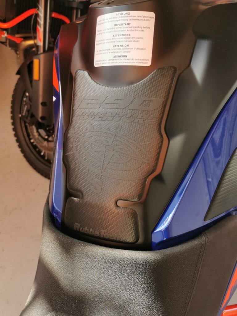 KTM Adventure 1290 S/R 2021 - Tank Pad | Rubbatech motorcycle tank protector RoadCarver