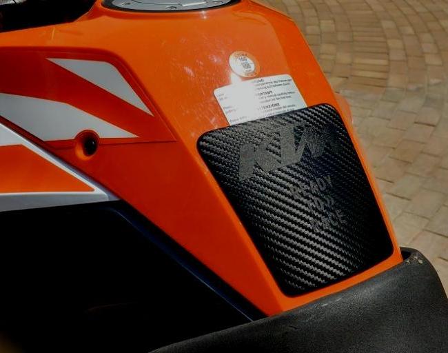 UT7 KTM 1050/1090/1190/1290 tank pad - Rubbatech motorcycle tank protector RoadCarver