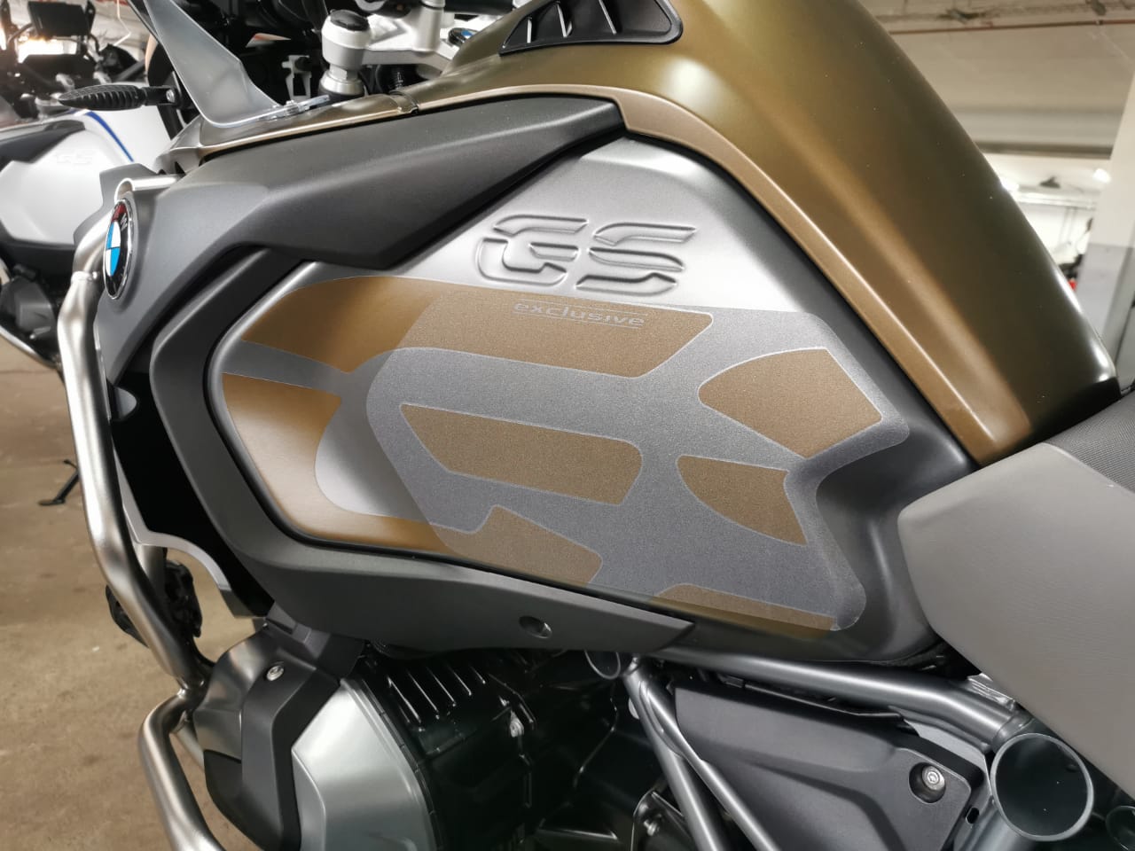 Gp Kompozit Motorcycle Tank Pad Grip Gas Protector Grip Sticker for outlet BAJAJ RS 200(2015-2020)