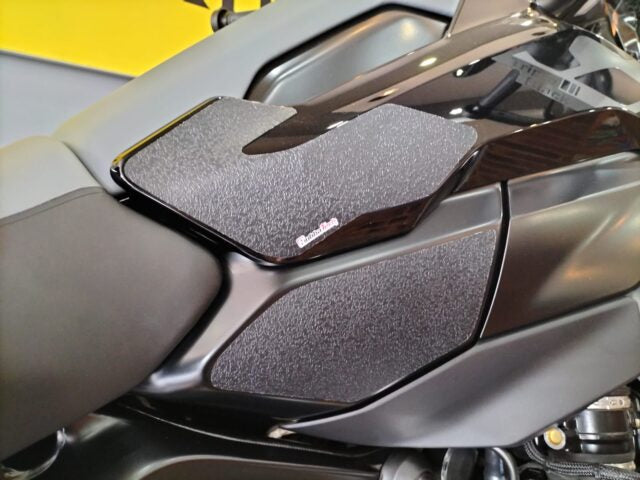 BMW R1300GS lower Side Panel tank protector pads | Rubbatech | Tank protectors, Tank pads