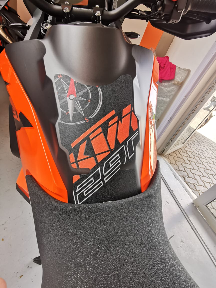 KTM Adventure 1290 S/R 2021 - Present - Colour Grippertech Tank Pad | Rubbatech motorcycle tank protector RoadCarver 